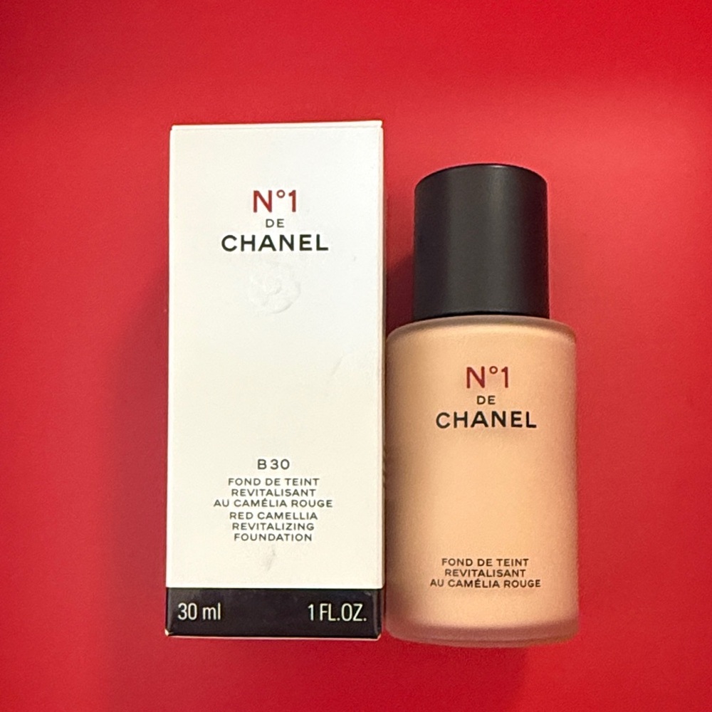 CHANEL N°1 Red Camellia Revitalizing Foundation B30 Luminous Hydrating 30ml
